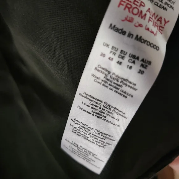 PrettyLittleThing Black Faux Leather Cropped Blazer - Picture 5 of 5